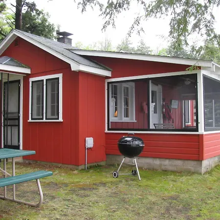 Lakefront! Twin Birch Resort - The Red Laker